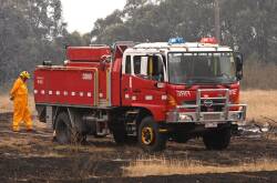 Firefighters praised as Buangor fire continues to burn
