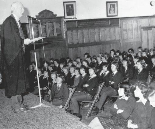 John Sheehan announces his retirement as Ballarat High School principal in Peacock Hall, June 1976. Picture by The Courier