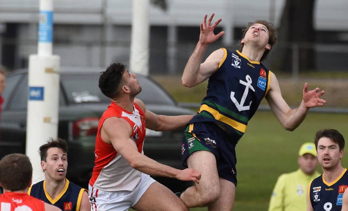 Brayden Helyar gets up high for Lake Wendouree in 2022. Picture by Lachlan Bence