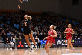 Miners' Mehryn Kraker scores a lay-up shot in the elimination final match between the Ballarat Miners and Eltham Wildcats in the NBL1 South league at Selkirk Stadium. Picture by Adam Trafford