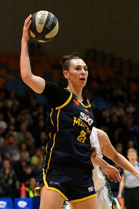 Ballarat Miners big Alex Bunton has a huge task ahead of her to try and stop Knox star Alicia Froling. Picture by Adam Trafford