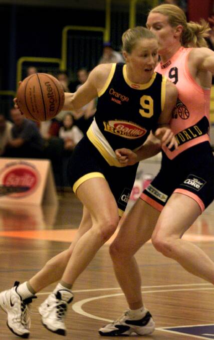 FULL FLIGHT: Allison Tranquilli shows the form which has made her one of Australian basketball's all-time greats. Pictrure: AAP Imagfs
