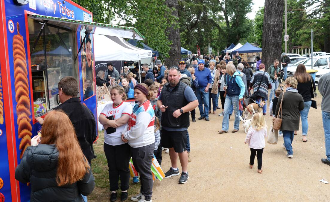 Crowds at the last SpringFest market at Lake Wendouree in 2019. Picture by Kate Healy