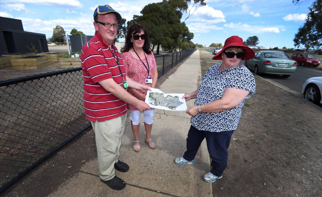 Mapped out: Local residents are encouraged to take part in Saturday's 'Mapping Your Neighbourhood' project. Pictured is volunteer Robert Seamons and Ballarat Community Health representative Catherine Kennedy and Ballarat Neighbourhood Centre representative Kate Owen. Picture: Lachlan Bence