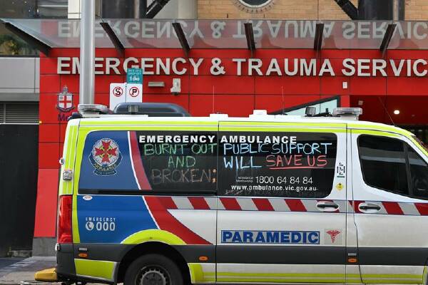 Paramedics in Victoria say they are sick of working for hours beyond the end of their shifts. Photo: James Ross/AAP PHOTOS