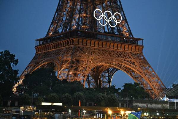 The Olympic Rings have lit up the Eiffel Tower for the opening ceremony of the Paris Olympic Games. Photo: Dan Himbrechts/AAP PHOTOS