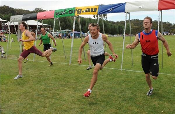 JUMPING: Shaun Fletcher, centre, narrowly wins from fellow NSW runner Montgomery Simes, left, in the 2009 Daylesford Gift.